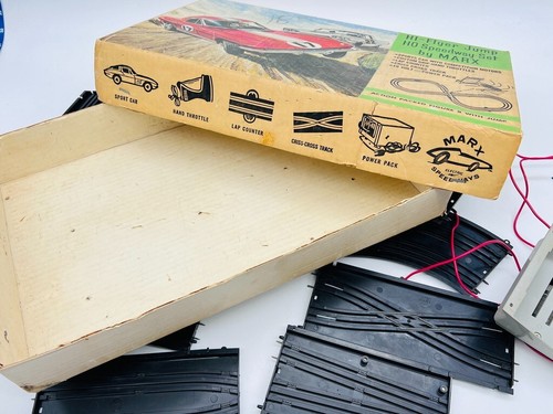 Vintage Hi Flyer Jump HO Speedway Set by Marx Thunderjet Ford Toy Slot Car & Box - Picture 13 of 16