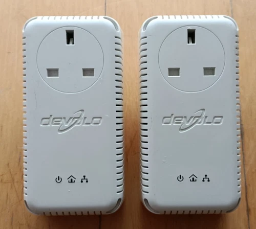 TP-LINK  PLA - dLAN 200 AVplus -  Passthrough Powerline Adapters