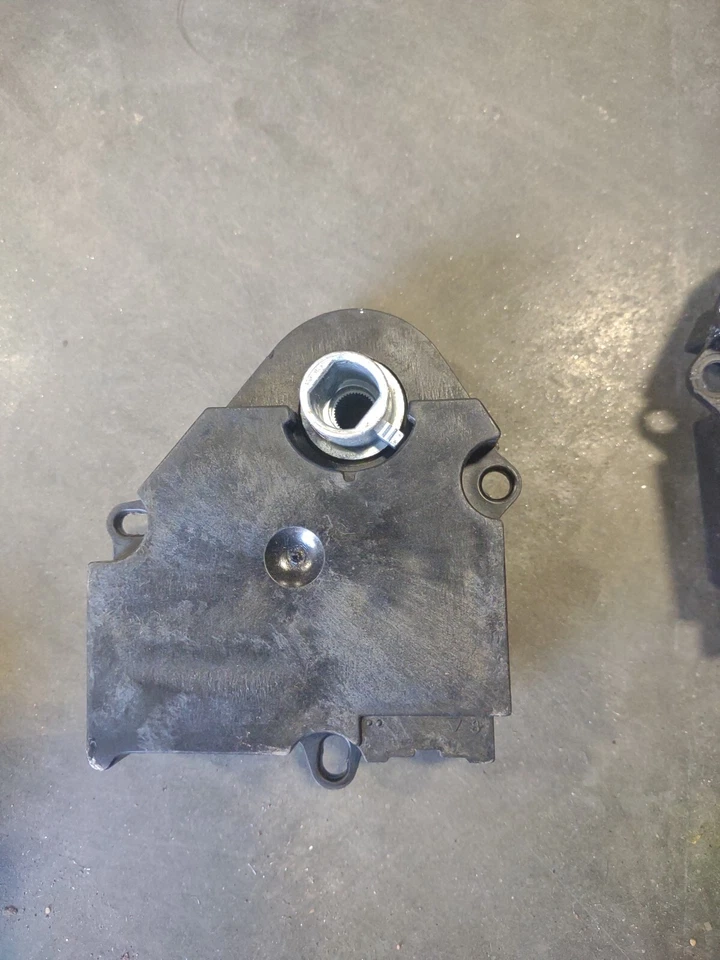 Unidad de actuador de aire acondicionado puerta mezcla suburbana GMC Yukon Chevrolet P:18124922 ¡OEM! Foto 4 de 4