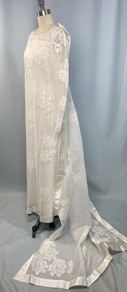 Vintage Wedding Dress SIZE XS EXTRA SMALL white lace TOPAZ ROOM train 60s mod - Image 2 of 4
