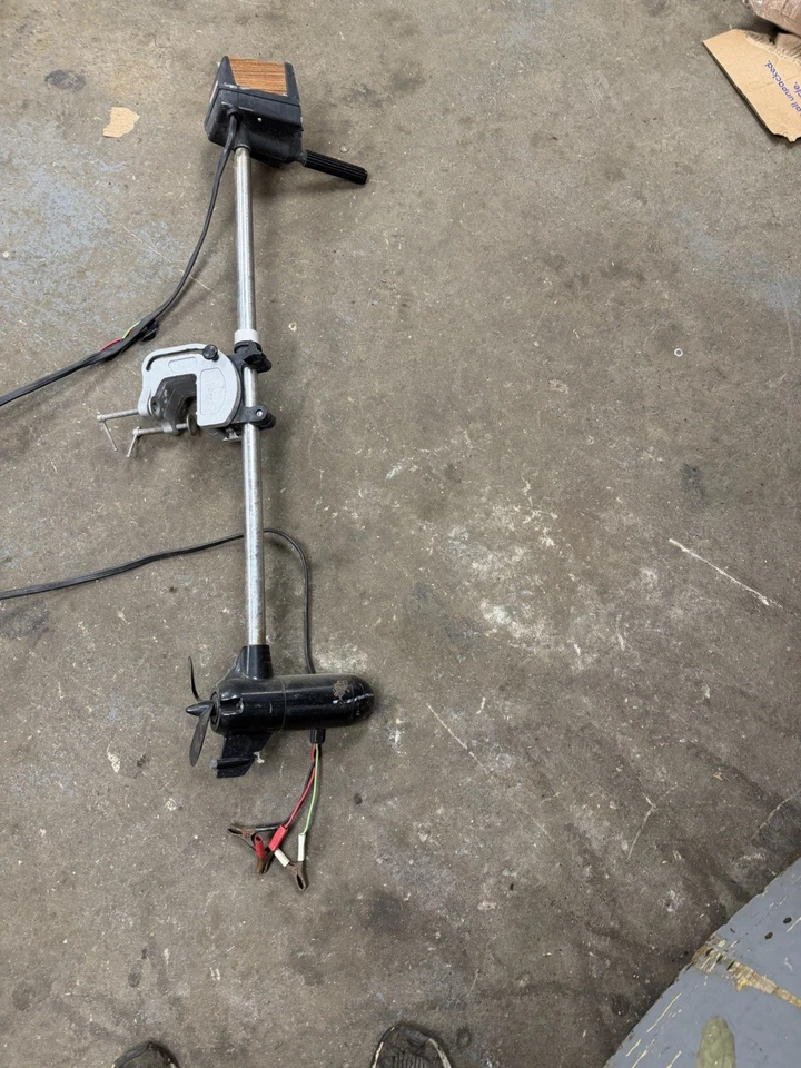 Shakespeare 624 Trolling Motor Electric Vintage Motor  Boat No Reverse - Image 2 of 4