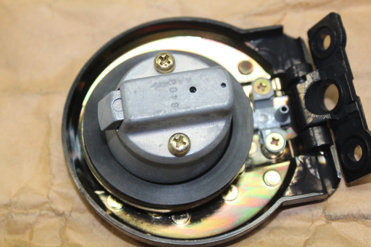 NOS Genuine KAWASAKI GPZ 550 750 ZX1100 ZX400 FUEL TANK GAS CAP