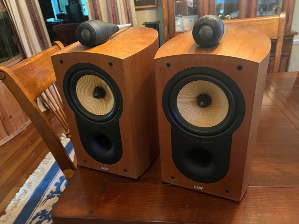B&W Bowers & Wilkins Nautilus 805 ペア B&W (Bowers and Wilkins) Nautilus 805S Speakers in a