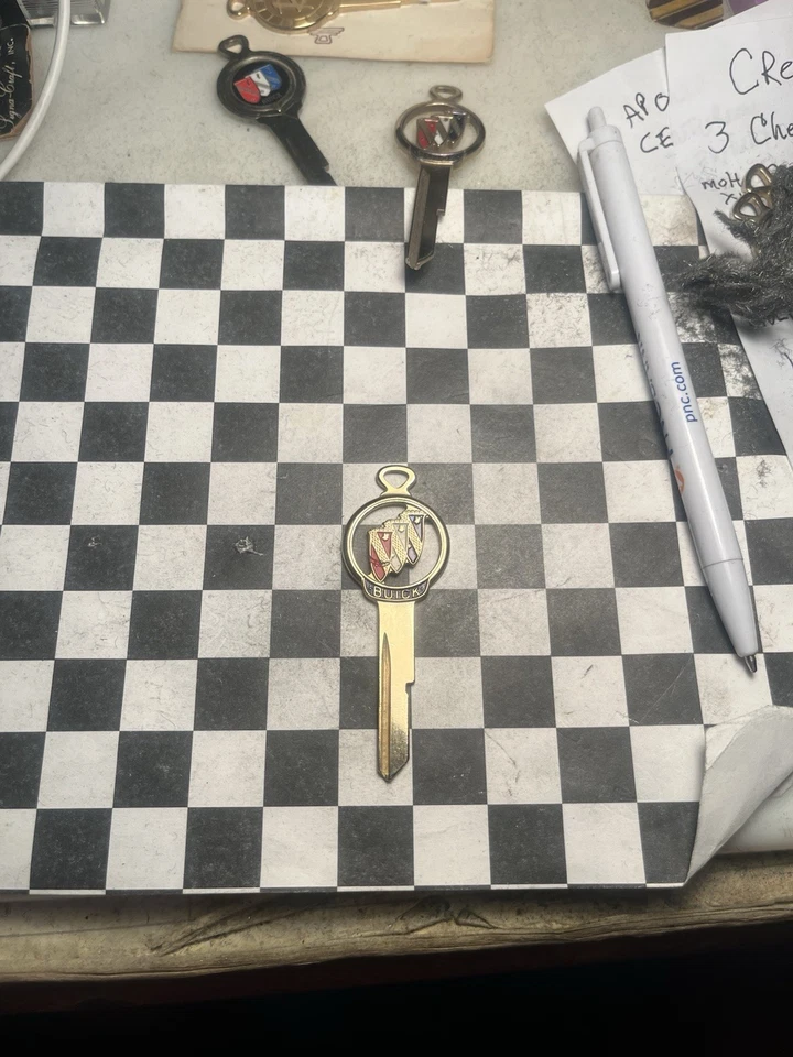 Buick Regal Electra Wildcat Riviera Skylark LeSabre Century 1970 1974 1978 1982 Foto 3 de 4