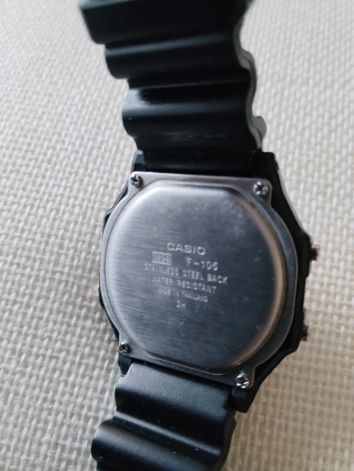 Casio F105W-1A Illuminator Watch With Extra Long Black Rubber Strap., photo 4 of 4