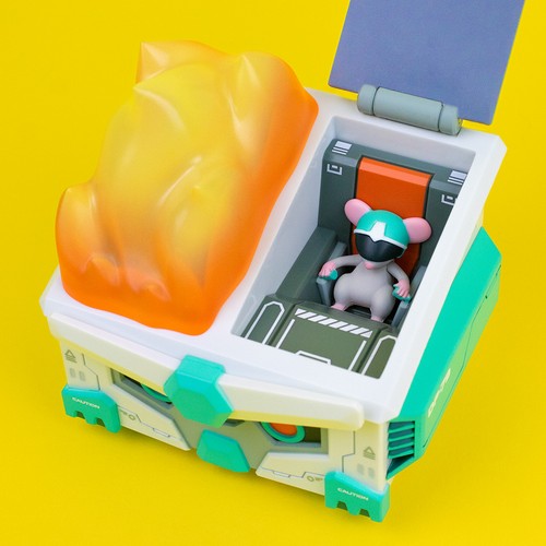 Mecha Dumpster Fire DF-79 Designer Vinyl Figure - Picture 2 of 4