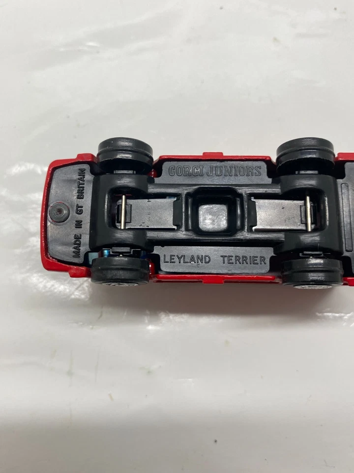 Corgi Juniors Coca-Cola Leyland Terrier Diecast Vintage Collectible trucks - Image 3 of 4