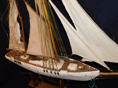 Grand Voilier De Bassin – Ketch Artisanal En Bois, Fabrication Française