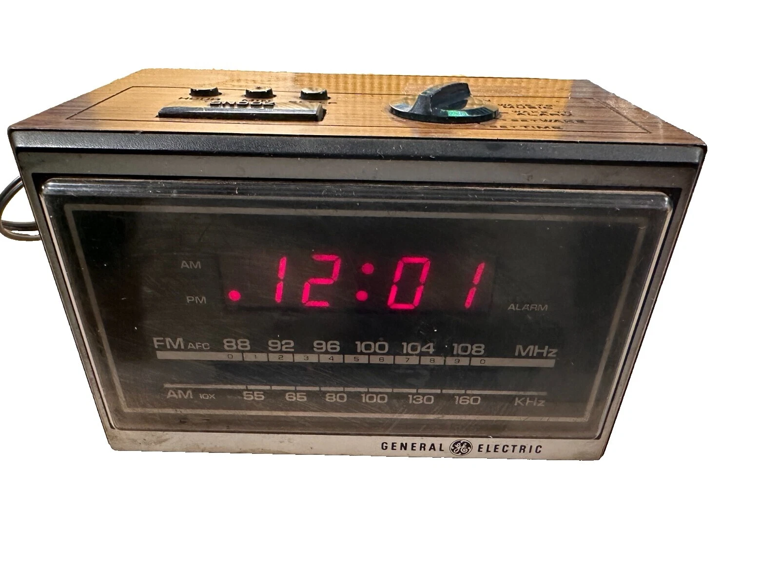 Wooden Vintage/Retro Alarm Clock Radios Radios