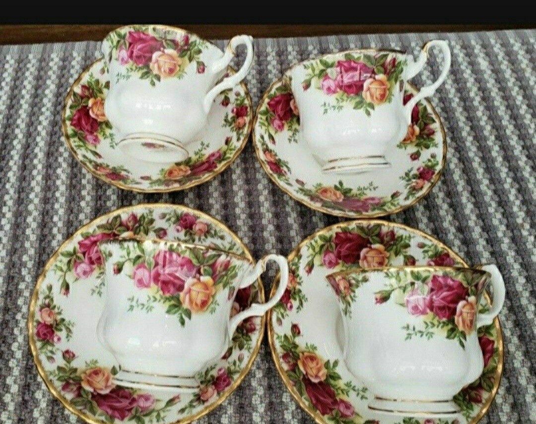 royal albert old country rose Tea Set, 4 cup and saucers,and small tray