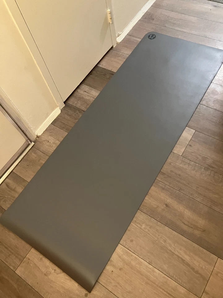 Lululemon Blue/Gray Reversible Yoga Mat + Yoga Mat Bag Beige Pockets Strap Carry - Image 4 of 4