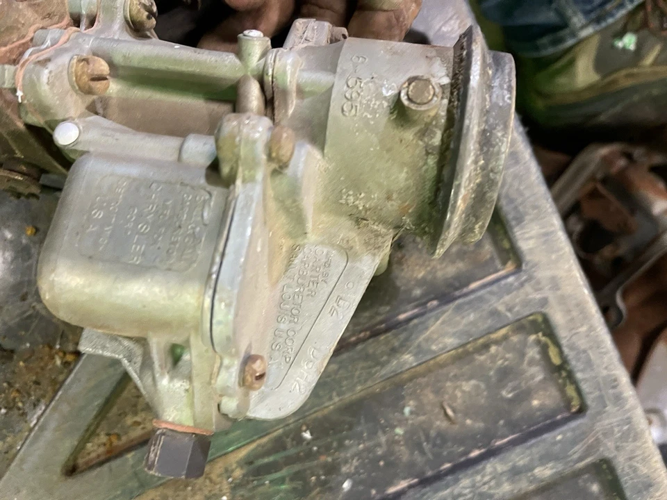 Carburador de bolas y bolas Plymouth Cranbrook 1953 4D, atascado Foto 3 de 4