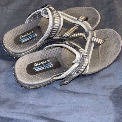 Sketchers Outdoor Lifestyle Women s Sandals 6 Gray Fabric Closure Big Toe Strap