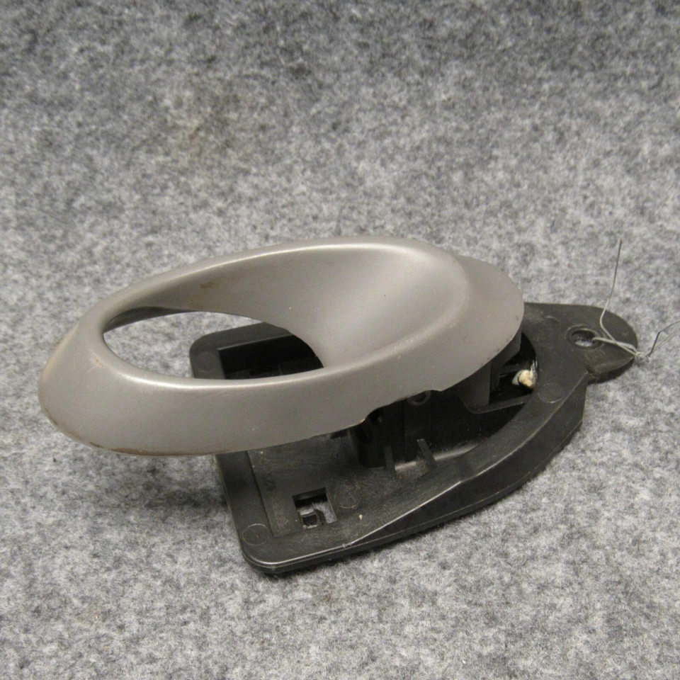 1996-1999 Ford Taurus Sedan destro dianteiro ou traseiro interior maçaneta da porta cinza fabricante de equipamento original E53 - Imagem 3 de 4