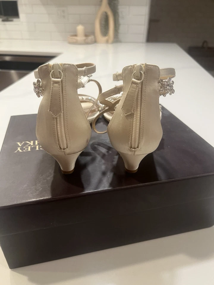 Badgley Mischka 8.5 Studded Sandals - Worn Once - Dustbag & Box Included - Image 4 of 4