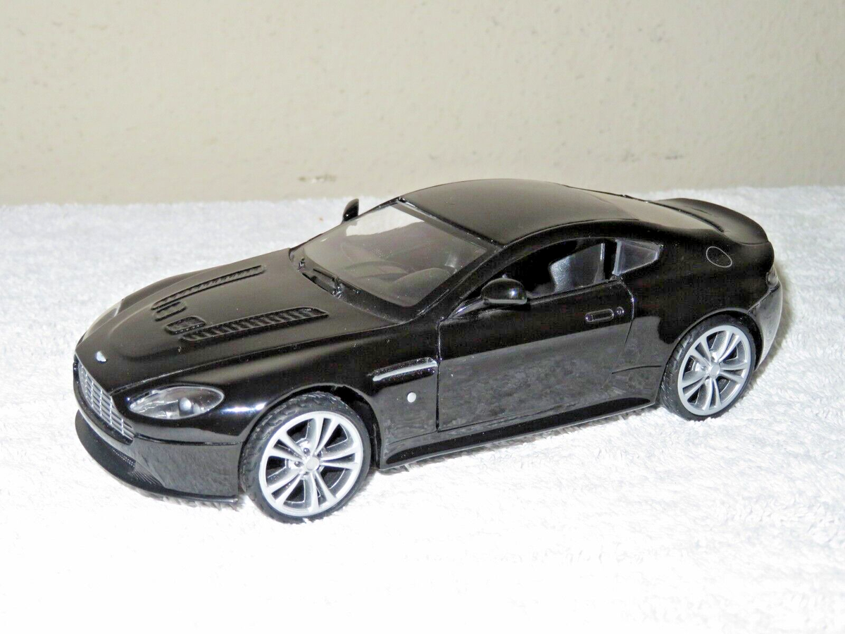 ASTON MARTIN V12 VANTAGE BLACK 1:24 SCALE OPENING HOOD & DOORS