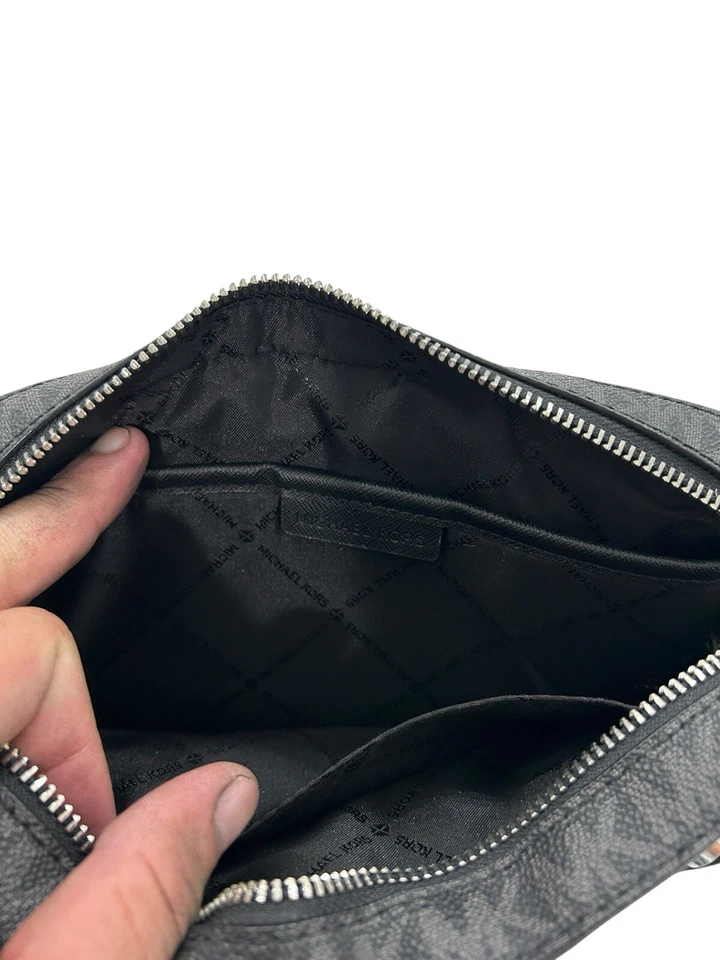 Usado en Excelente Condición Michael Kors Jet Set Negro Monograma Cuero Caja Bandolera Bolso de Hombro Cartera Foto 4 de 4