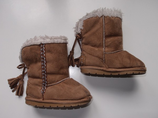 Botas marrones de tela para niña, Nº 23. COMBINO ENVÍOS