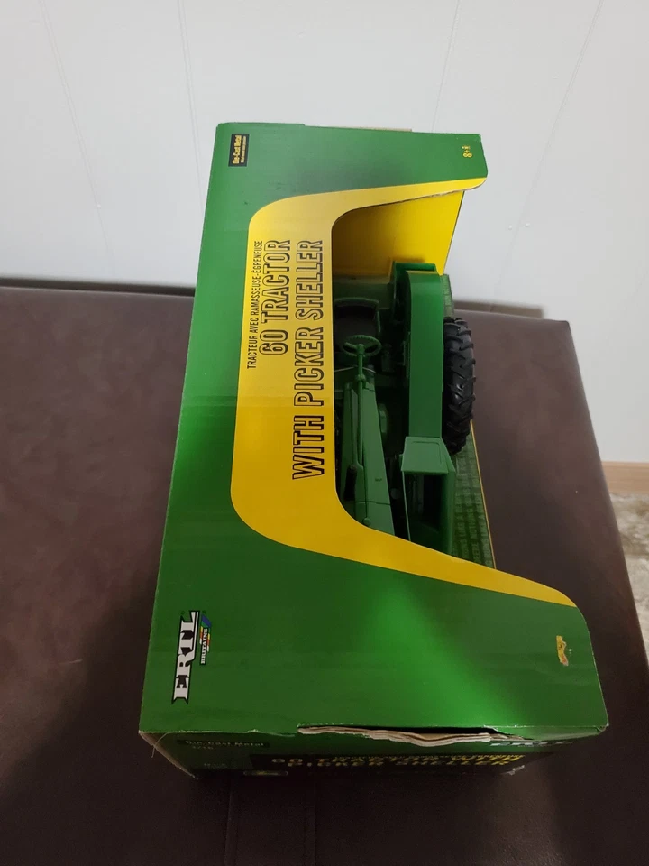 Tractor ERTL John Deere modelo 60 con recogedor de maíz Sheller escala 1/16, Foto 3 de 4