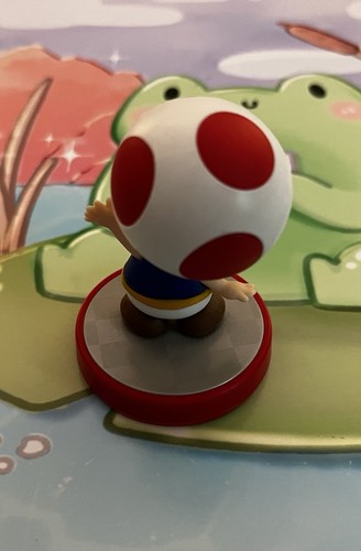 Nintendo Amiibo Super Mario Bros Series Toad Figure Red Base NVL-001 Switch Wii - Picture 2 of 2