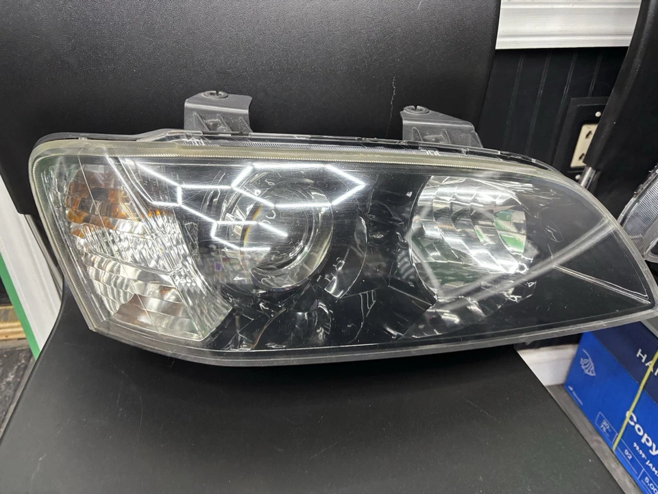 Faros originales Pontiac G8 2008-2009 Foto 2 de 4