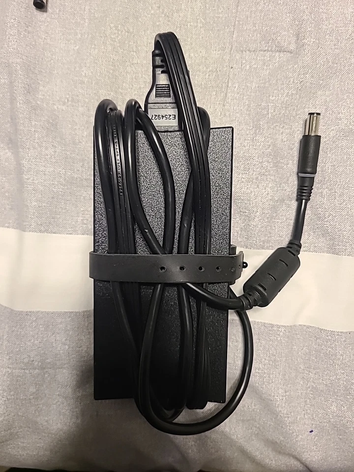 Adaptador de corriente alterna Dell LA130PM121 130W 19,5 V 6,7A negro Foto 3 de 3