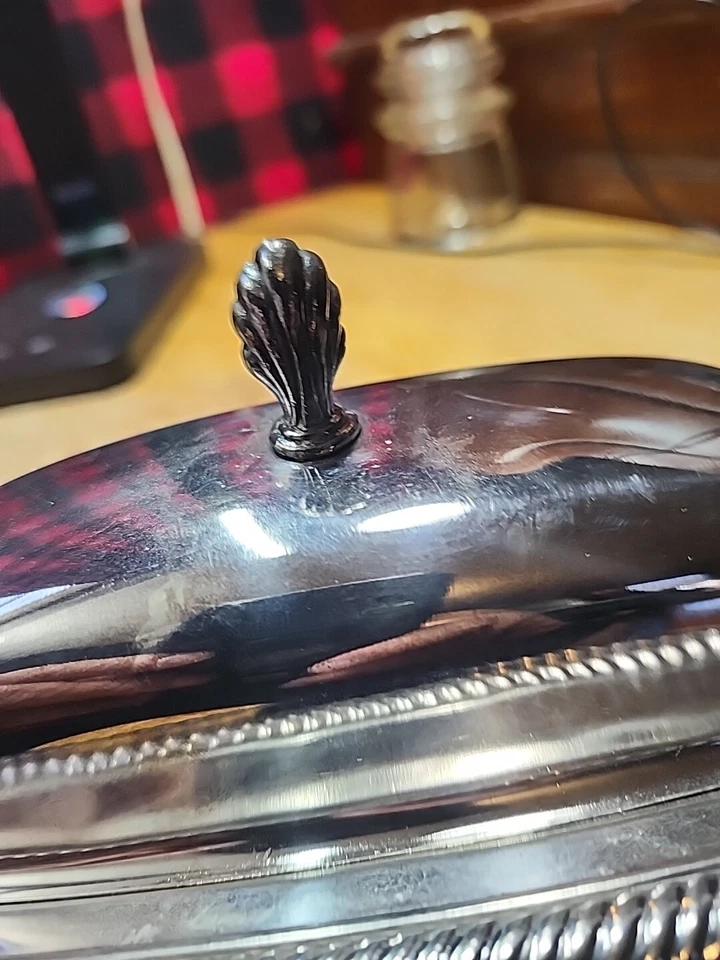 Plato/servidor de mantequilla cubierto plateado vintage WM Rogers con tapa Foto 3 de 4