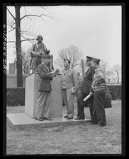 Photo:Ulysses S Grant Statue Soldiers Military Inspection 1930s 1940s