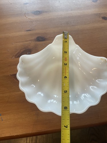 Vintage Milk Glass Clam Sea Shell Trinket Candy Soap Dish - Picture 4 of 5
