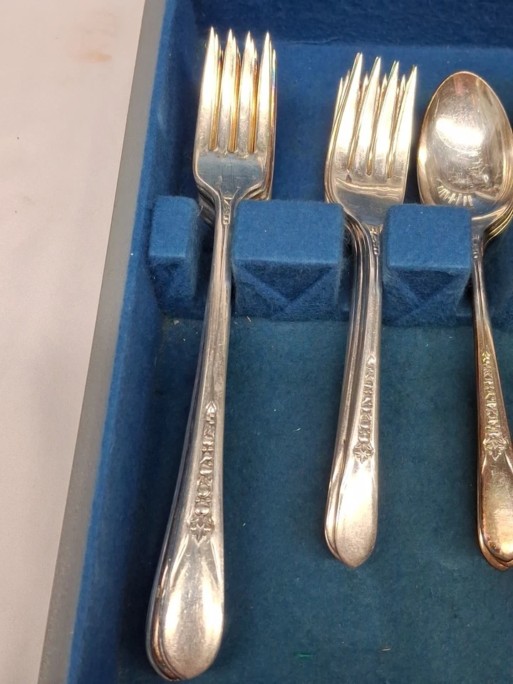 Wm Rogers Lady Ann Priscilla Silverplate Service 53 piezas y estuche servicio para 8 Foto 4 de 4
