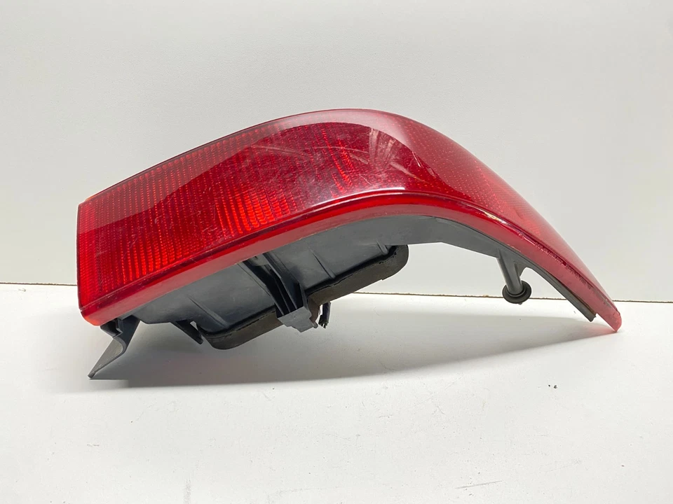 1992 - 1998 BUICK SKYLARK LANTERNA TRASEIRA DIREITA MONTADA QTR FABRICANTE DE EQUIPAMENTO ORIGINAL, 166-01468 - Imagem 4 de 4