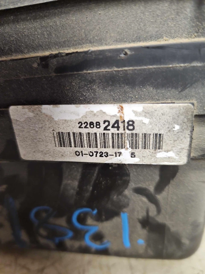 03-04 OLDSMOBILE ALERO Engine Fuse Box Circuit Connection Block W/Puller OEM - Image 4 of 4