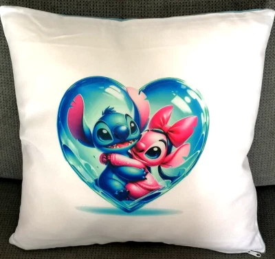 Housse de Coussin Blanc et Bleu, Personnalisé sur Stitch et Angèle.. - Photo 1/2