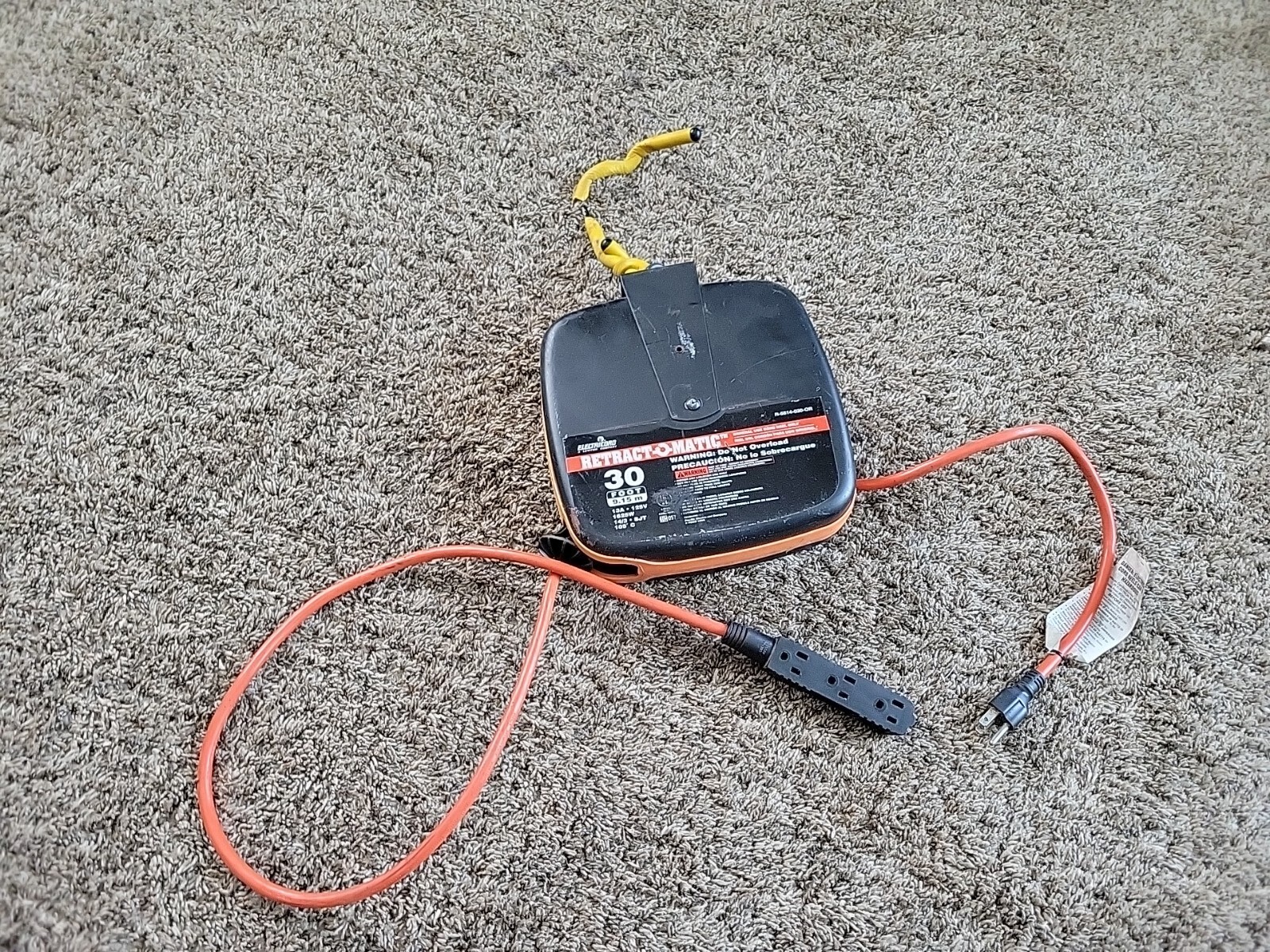 Leviton Electricord Retractomatic extension cord reel 30ft R5614030