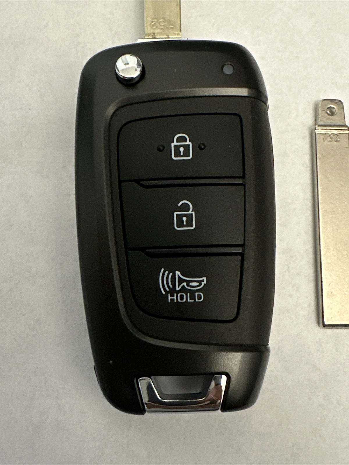 OEM 20212023 HYUNDAI VENUE flip keyless entry remote fob + NEW KEY