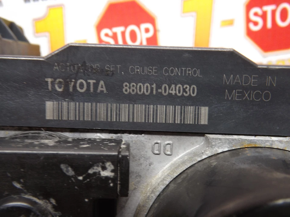 Toyota Tacoma 1999 2000 módulo de control de crucero de 6 cilindros servo 88001-04030 OEM Foto 2 de 4