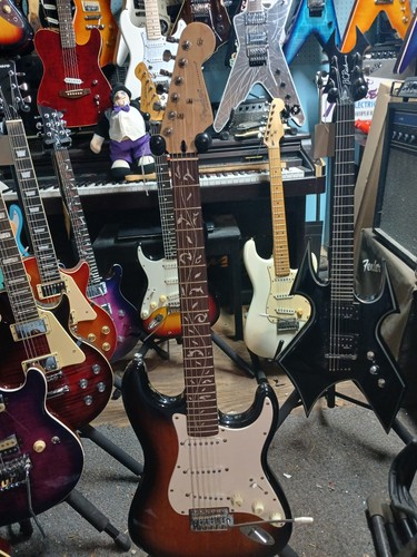 Fender-MadeinUSA-NOT-great pretender finish this project - Picture 1 of 7