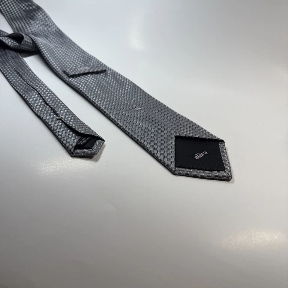 "Corbata ALARA 100 % seda larga 61"" plata brillo metálico usada" Foto 3 de 4