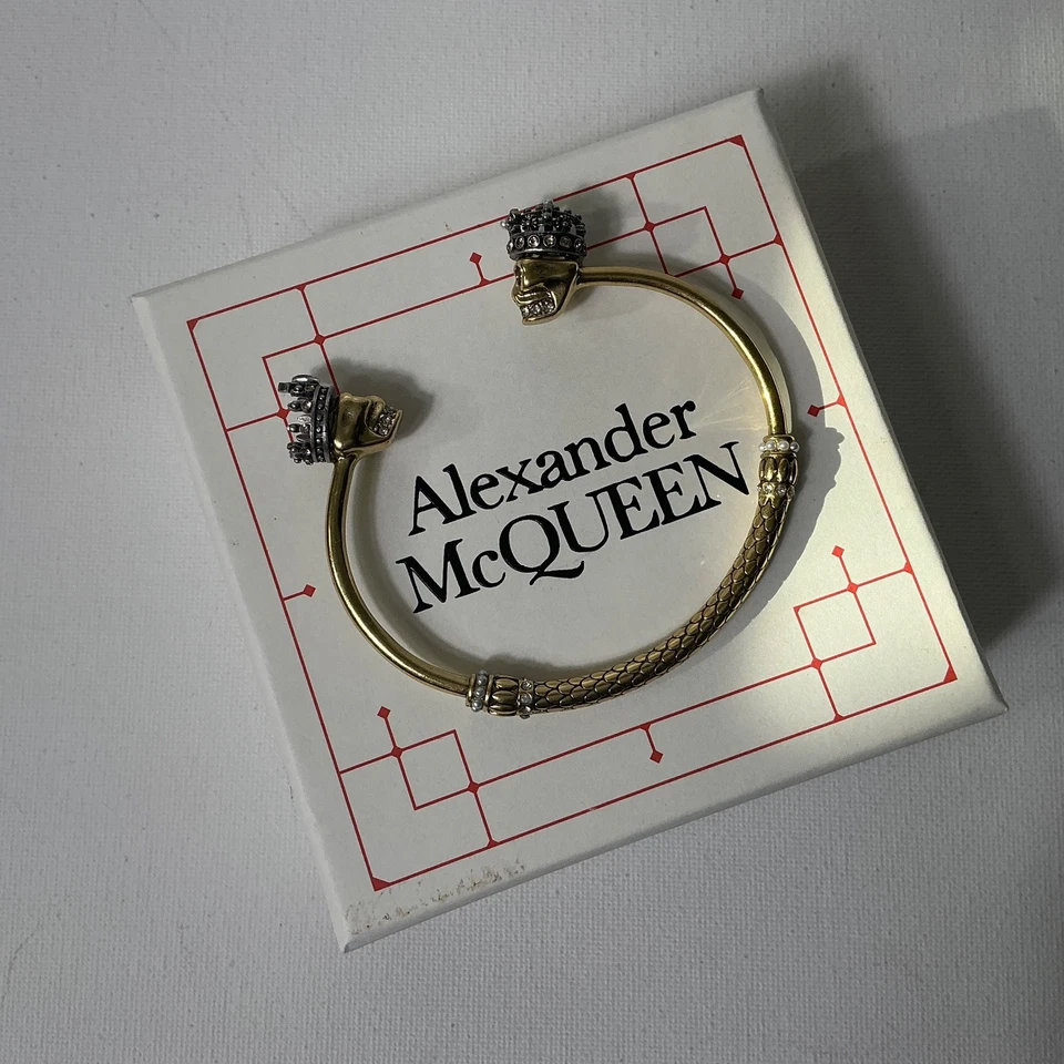 Brazalete Pulsera Alexander Mcqueen Oro Rey y Reina Foto 4 de 4