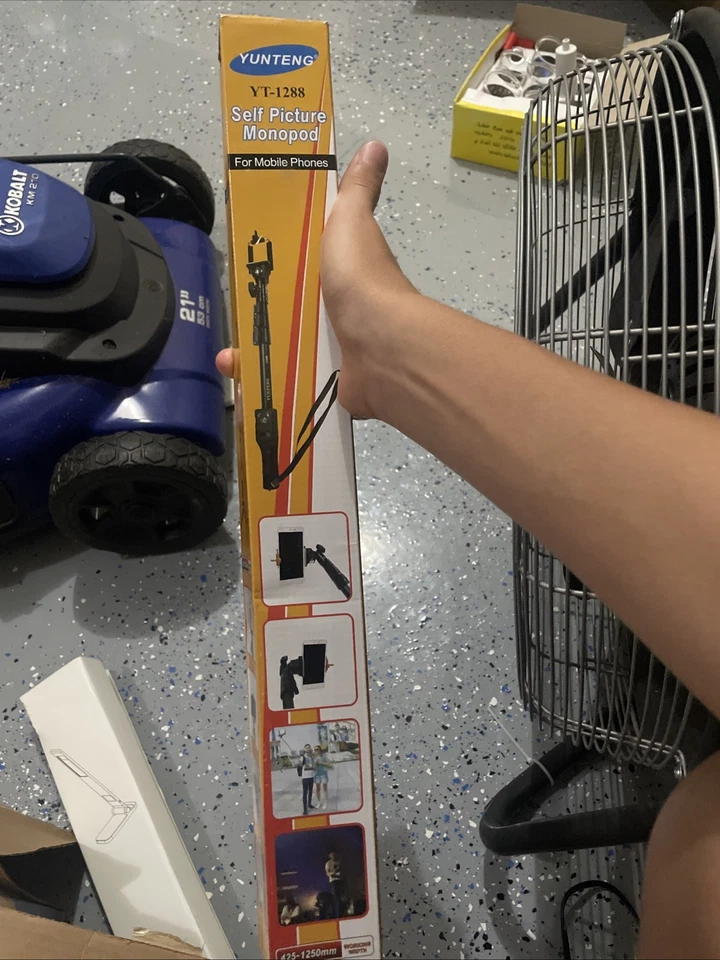 Yunteng Length 47” Portable Aluminium Bluetooth Remote Selfie Stick and Tripod - Image 4 of 4