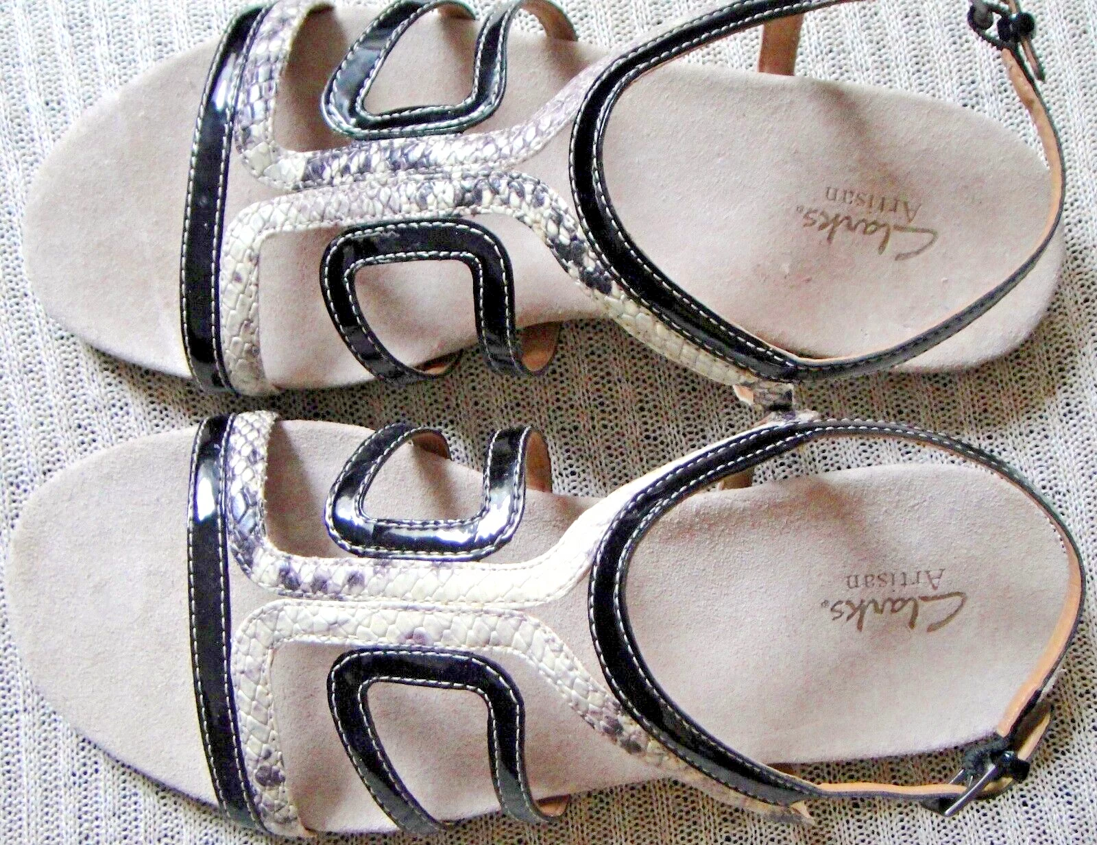 NUOVI BELLISSIMI sandali Clarks n.37 pelle verniciata grigio nero effetto serpente NP110€