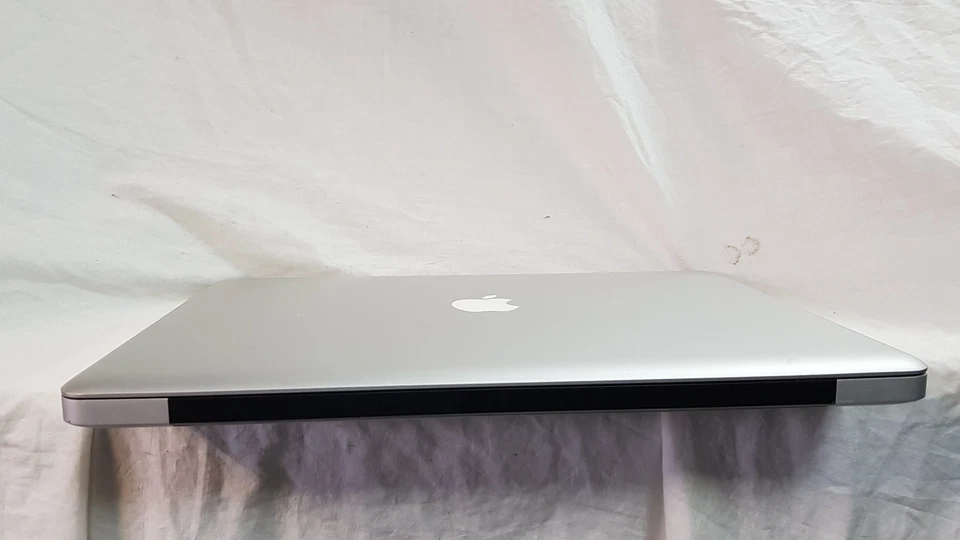 Apple MacBook Pro 15" Laptop 2.53 Ghz Intel Core 2 Duo 4GB 120GB SSD OSX - Image 4 of 4