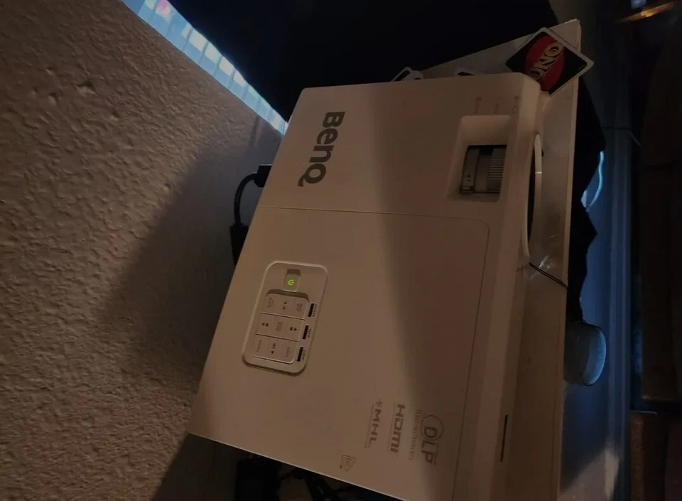 Benq Projector MH714 - Image 2 of 4