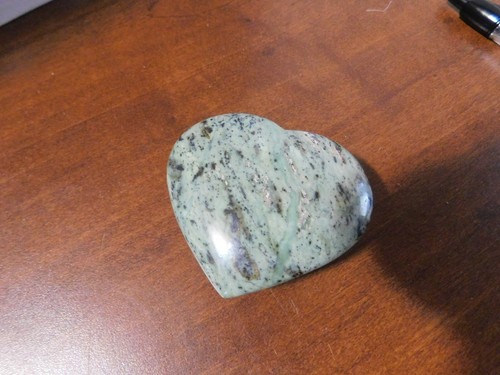 HERMOSO CORAZÓN DE PIEDRA PULIDA DRAGI JADE 3 OZ--AFGANISTÁN - Imagen 4 de 5