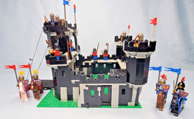 LEGO: Black Monarch's Castle (6085) Complete with 12 Minifigures & 1 minor sub