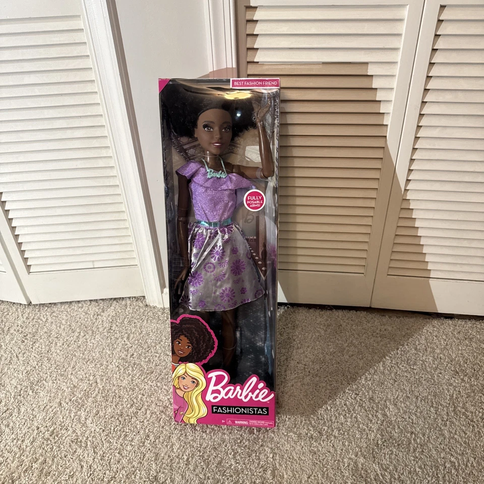 Barbie Talla 28" Mejor Amiga de Moda Pelo Rizado Muñeca Afroamericana Foto 4 de 4