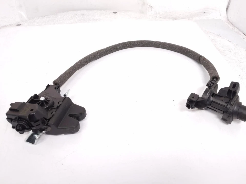 Actuador de bloqueo de maletero Mercedes-Benz E350 2011-2013 con cilindro de bloqueo 204-750-02-61 Foto 2 de 4