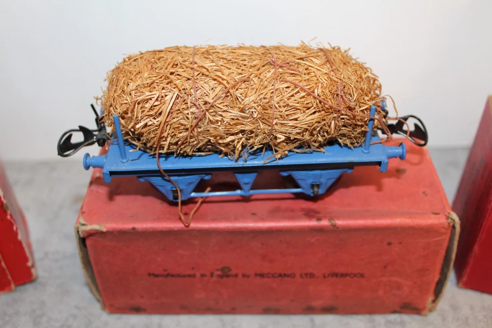 LOT OF 4 VINTAGE HORNBY TRAIN CARS CADBURYS /BANANA'S / FISH & FIBRE WAGON - Image 3 of 4