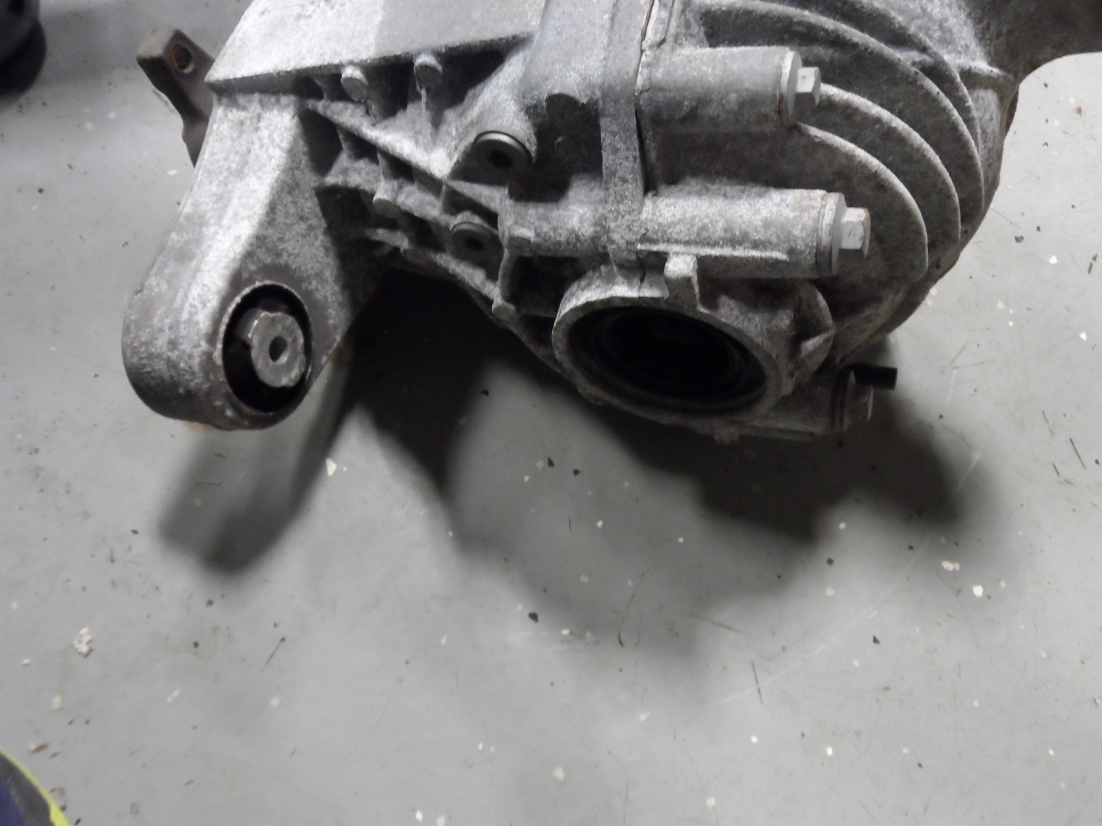 08 09 Pontiac G8 GT Rear Axle Factory Differential Carrier Assy 2.92