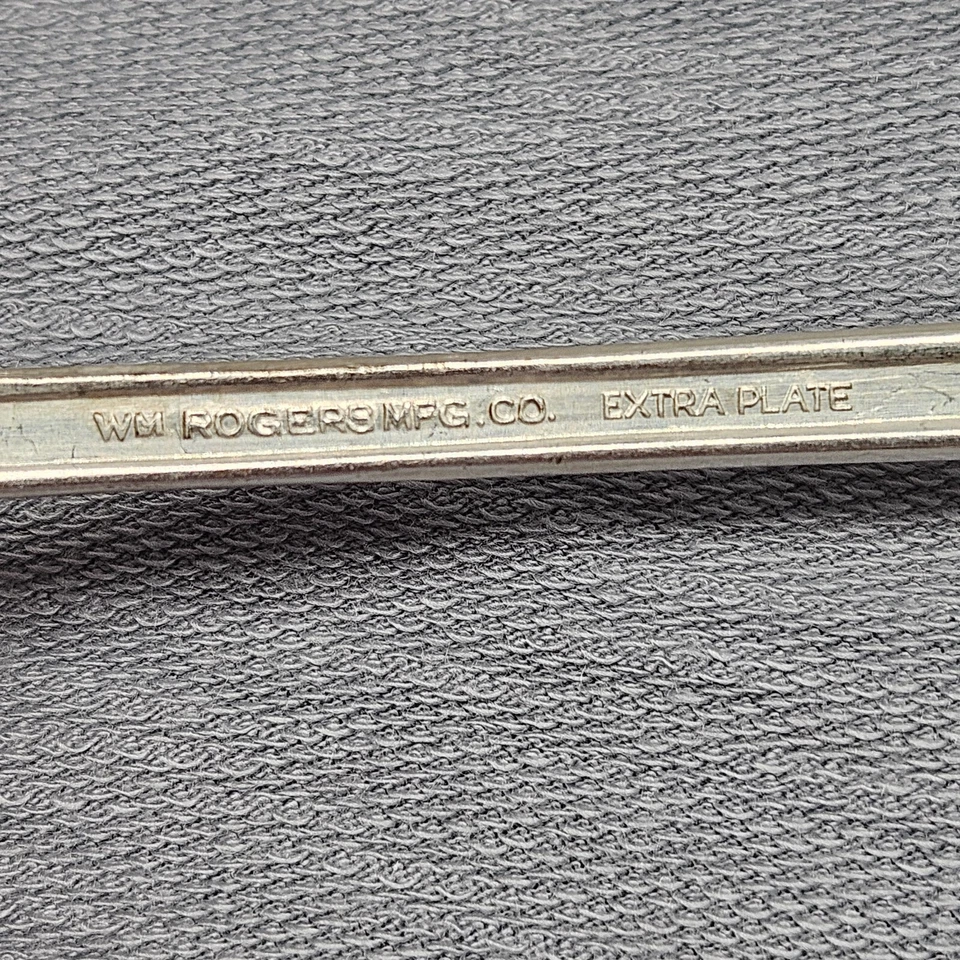 WM Rogers Silverplate Sovereign Grille Fork Sugar Spoon Flat Handle Butter Knife - Image 4 of 4